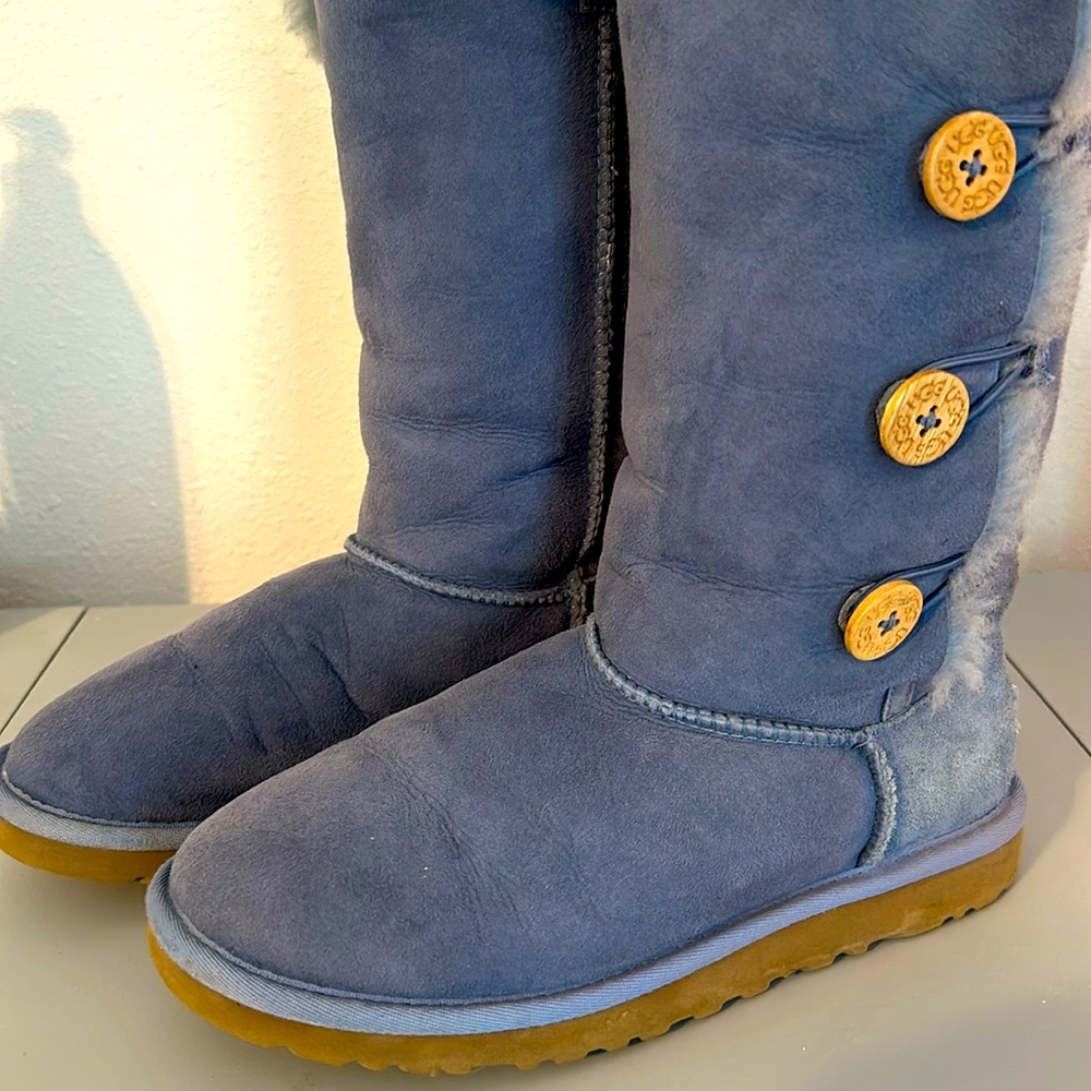 UGG
